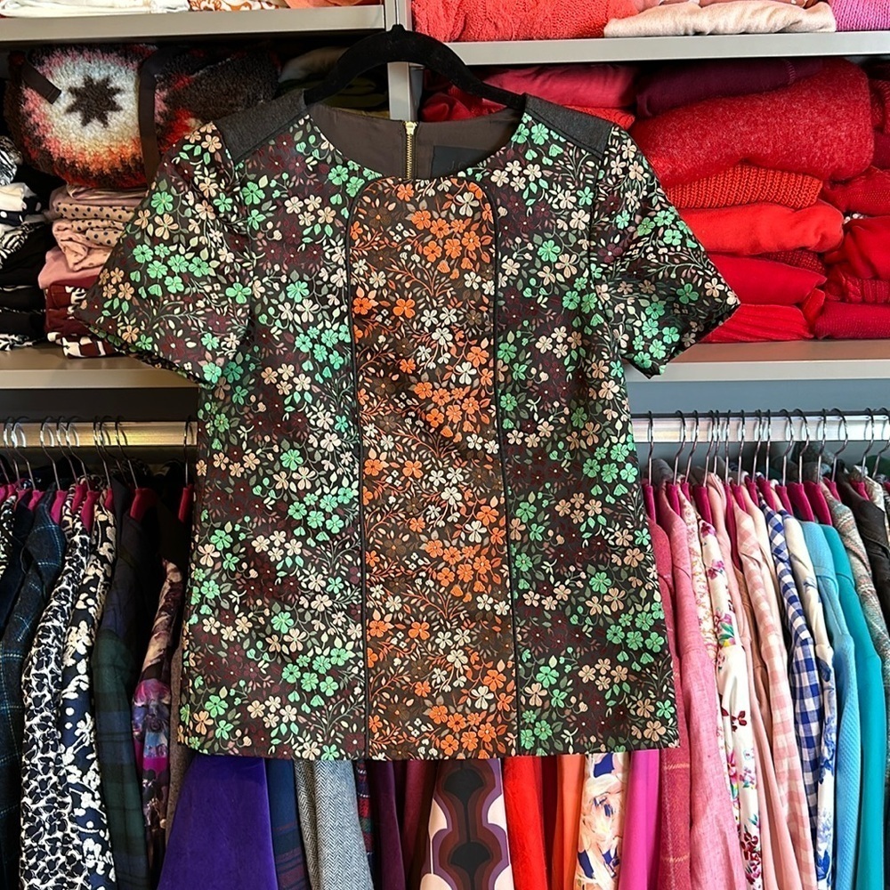 J Crew jacquard green/pink floral back zipper closure blouse size 00